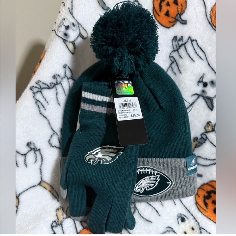 NWT Philadelphia Eagles Green and Gray Beanie and Gloves Set (Unisex)
